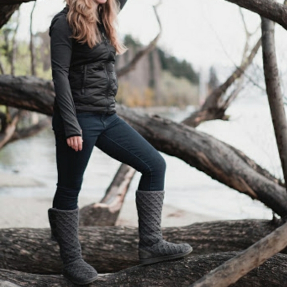 UGG Cardy Cabled Knit Boot - Picture 5 of 15